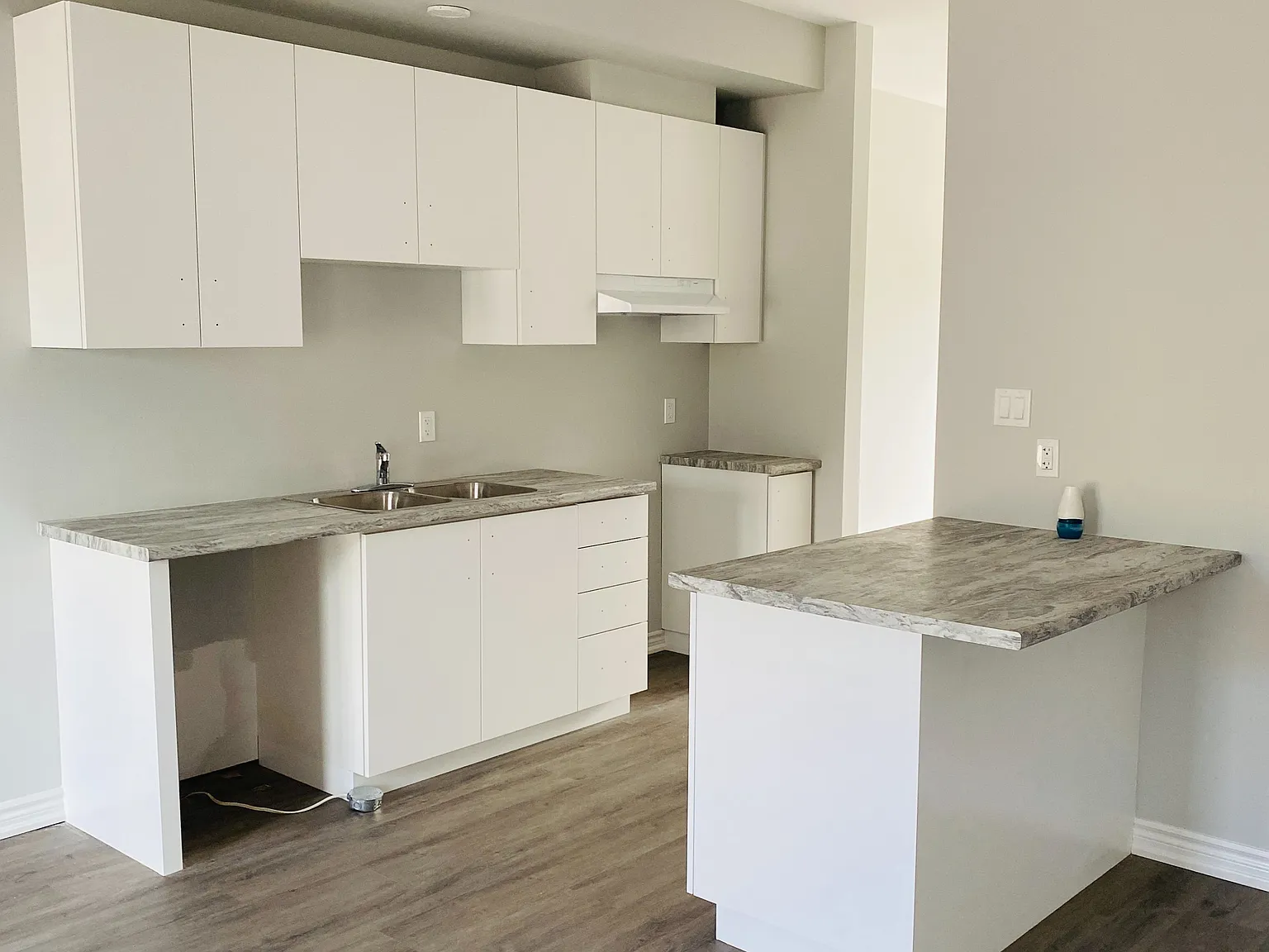 3 bed, $2,300 — Photo 4