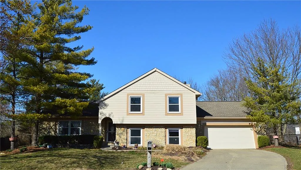 8430 Goldfinch Cir photo 1