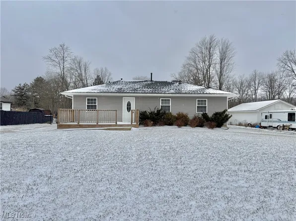 3024 Dutt Rd, Barberton, OH 44203