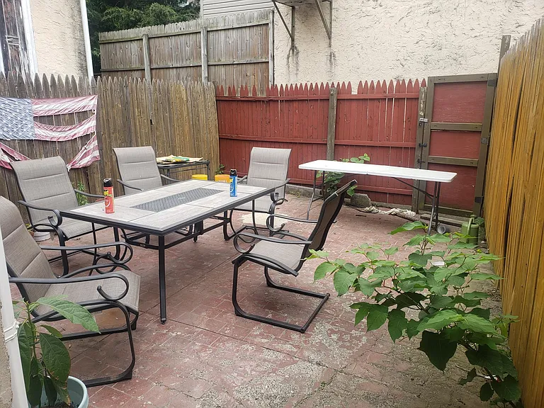 135 Green Ln #1R — Photo 10