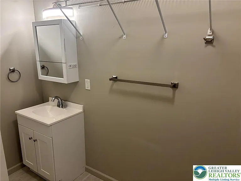 3951 Mountain View Dr — Photo 13