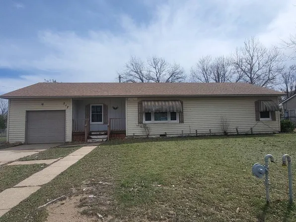 217 N Eisenhower St, Enid, OK 73703