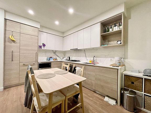 2nd image of 595 Austin Ave #605