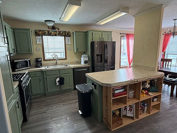 4th image of 3930 Mount Alpine St