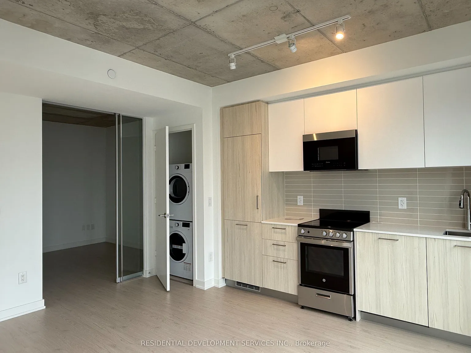 Ivy Condos — Photo 4