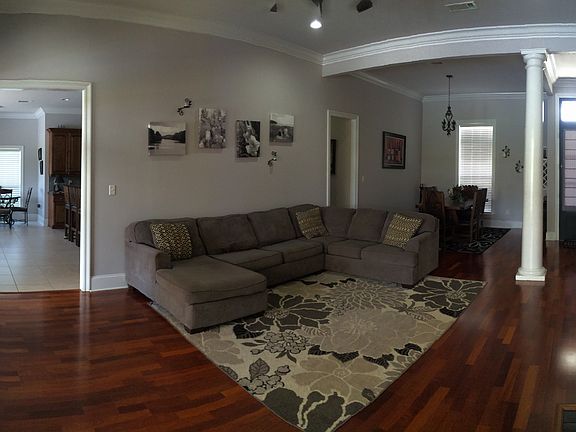 5th image of 10193 Garden Oaks Ave