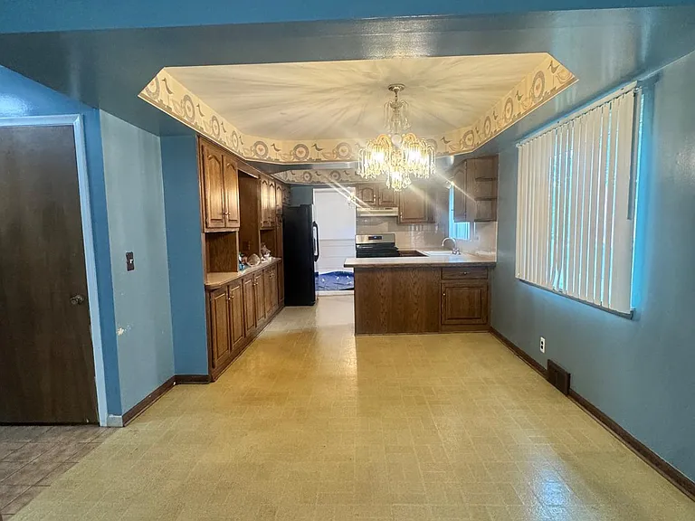 10922 Chicago Rd — Photo 9