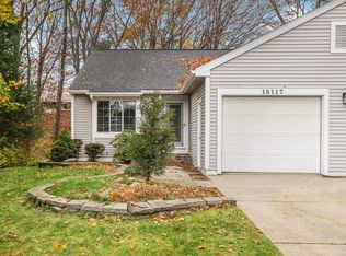 18117 Mohawk Dr, Spring Lake, MI 49456