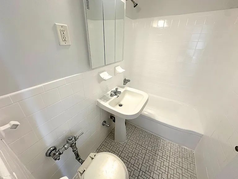 22410 Jamaica Ave #3F — Photo 5