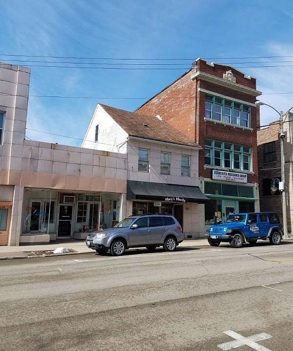 2nd image of 16 S Chicago Ave