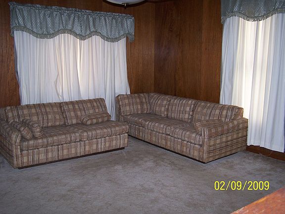 Spacious living room