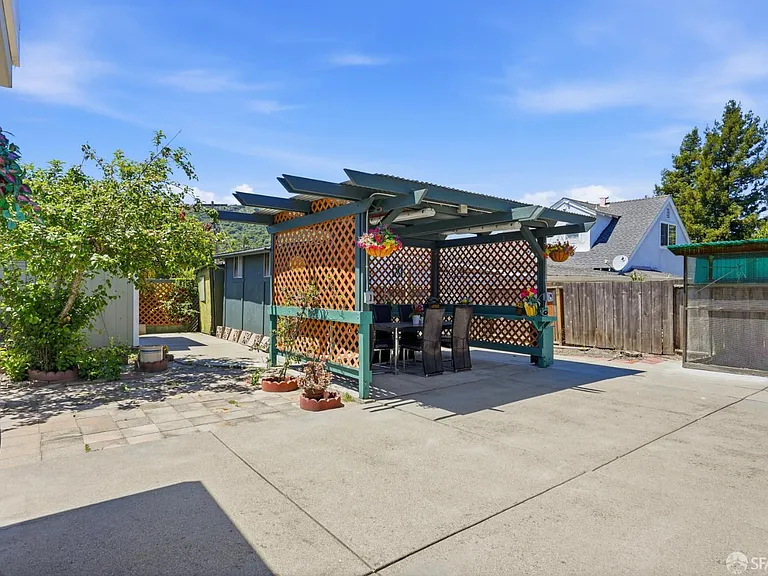 5880 Olinda Rd — Photo 32