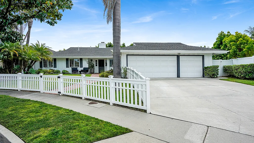 3 Car Garage plus ample parking on driveway - 1826 Buttonshell Ln