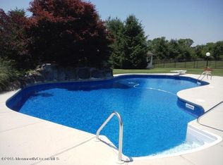 39 Camelot Dr, Farmingdale, NJ 07727