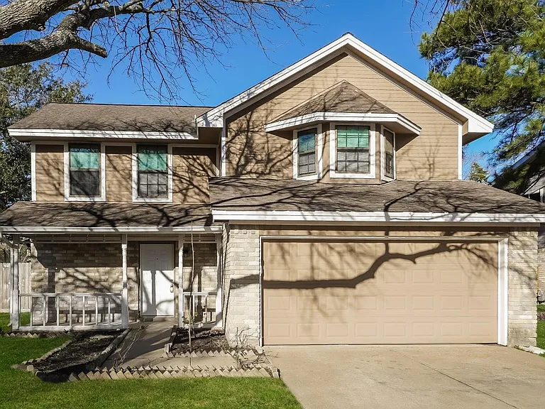 6915 Eagle Ridge Dr — Photo 1