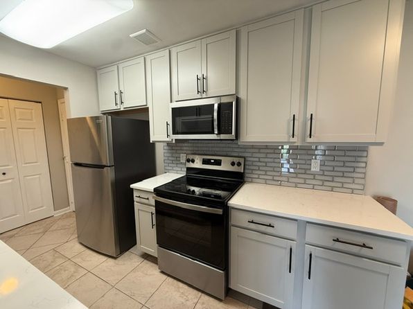 7410 Brookdale Dr APT 112