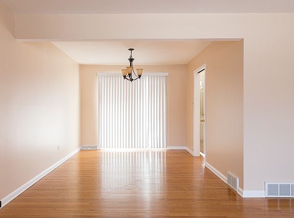 4th image of 16928 Ingleside Ave
