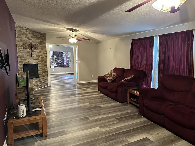 110 Poplar Dr — Photo 2