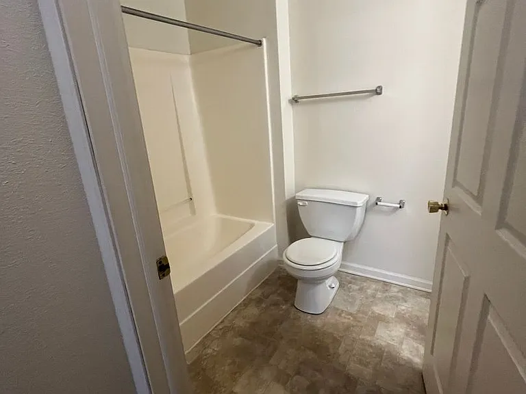 Ashley Square Apartments — Photo 49