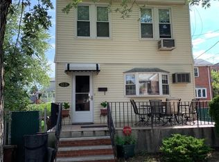 5221 71st St, Maspeth, NY 11378