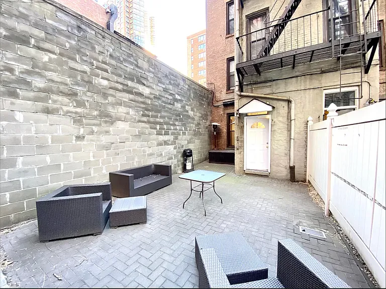 247 E 39th St #1D — Photo 8