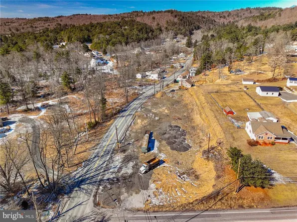 10 Hahns Dairy Rd, Palmerton, PA 18071