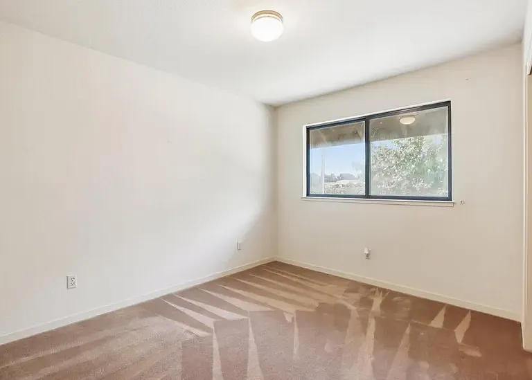 1112 Schauer Ct — Photo 18