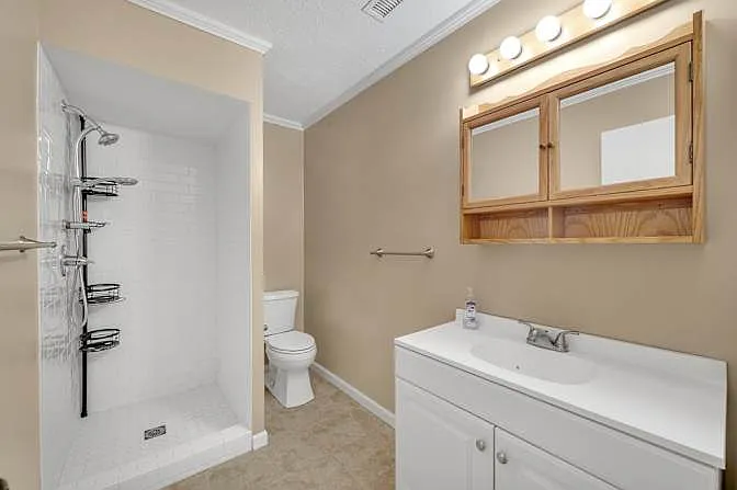Kingsway Cir — Photo 10