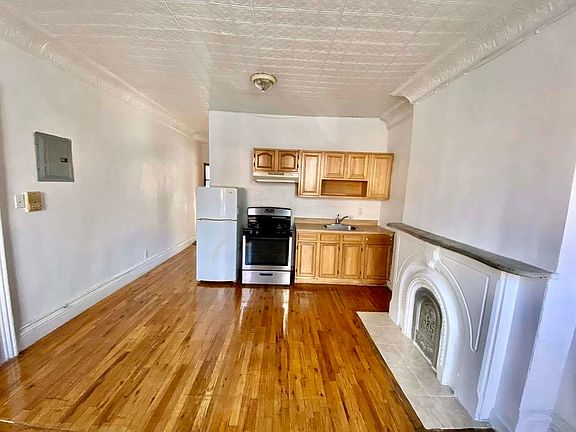 3rd image of 98 Waverly Ave #1
