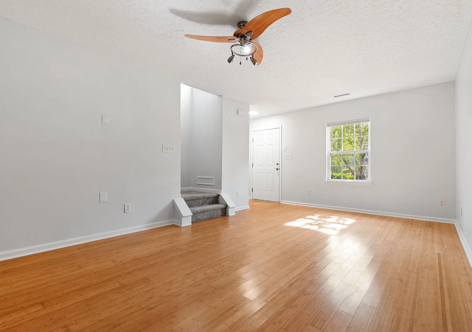 Newly Renovated 2 Bedroom Townhome! Great Location in Durham - Available Now! — Photo 2
