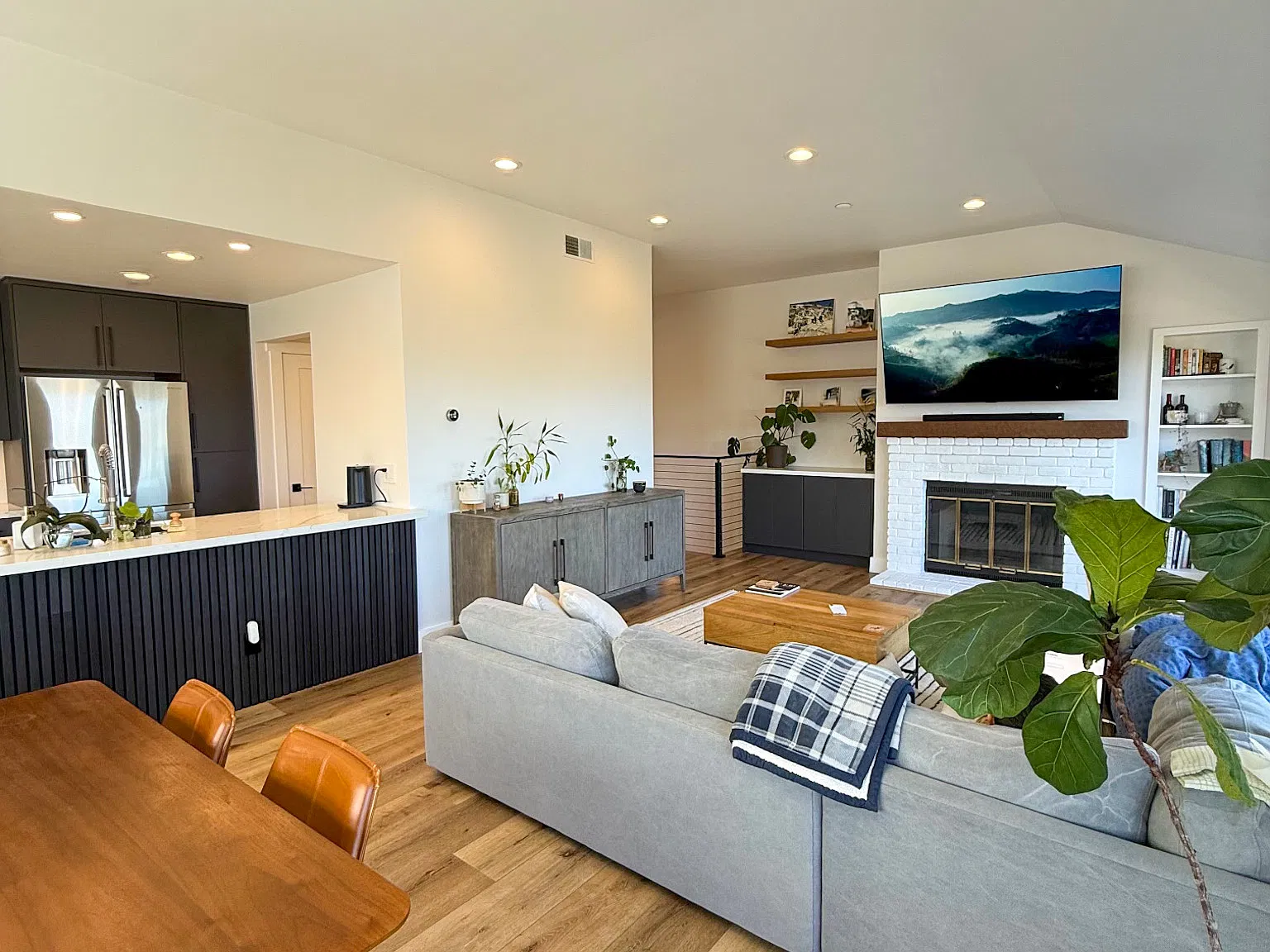 2 bed, 2.5 bath, 1525 sqft, $5,400 — Photo 3
