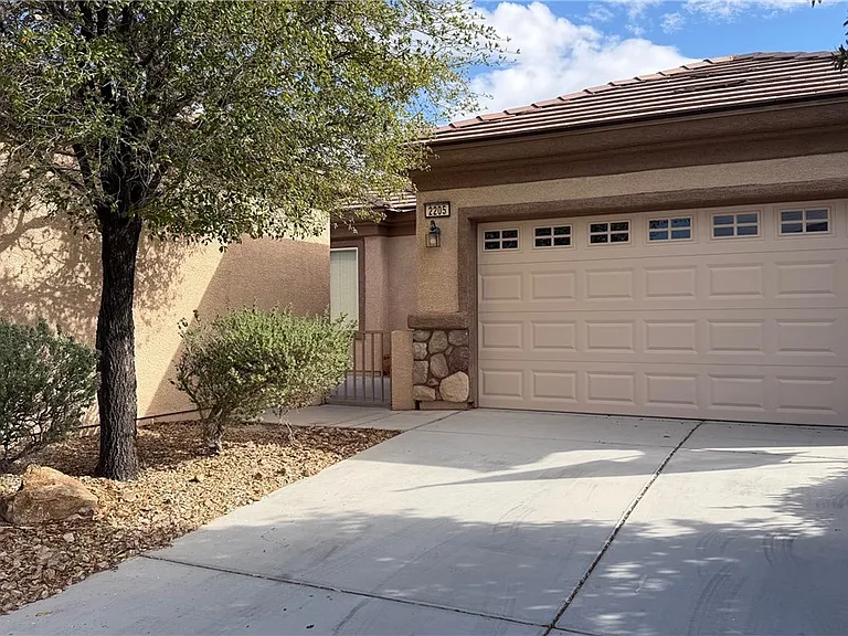 2205 Willow Wren Dr — Photo 2