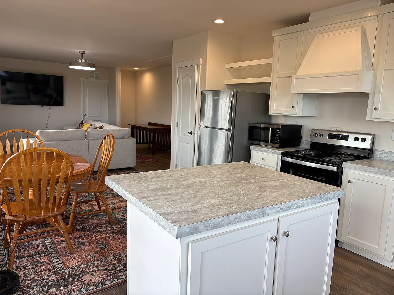 2 bed, 1400 sqft, $2,800 — Photo 3
