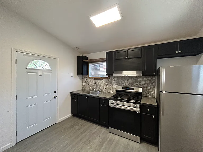 2609 University Ave #B — Photo 1