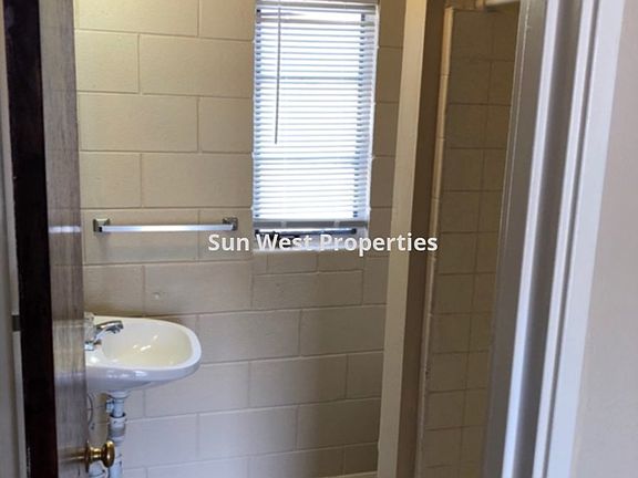 5th image of 905 Walnut Dr #27
