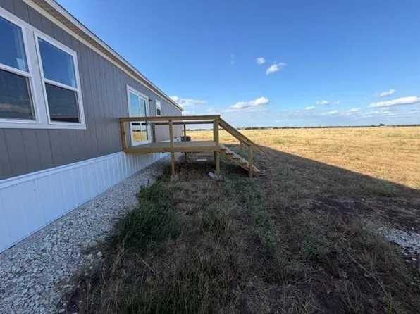 365 County Road 305, Knippa, TX 78801