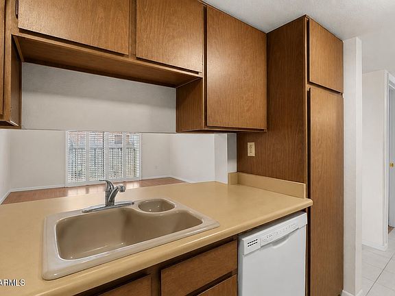 5th image of 3033 E Devonshire Ave Unit 3015