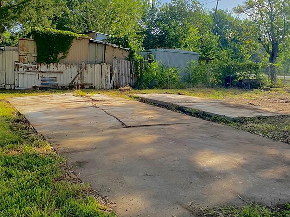 4th image of 608 S East Ave