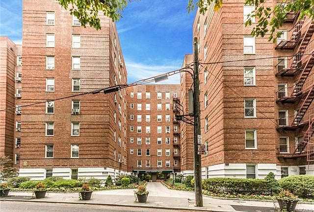 1st image of 245 Parkview Ave APT 1D