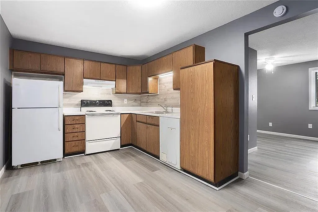 Studio, 384 sqft, $920 — Photo 2