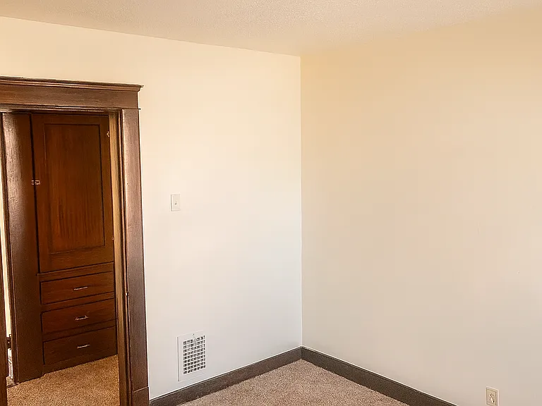 4409 Gifford Ave — Photo 9