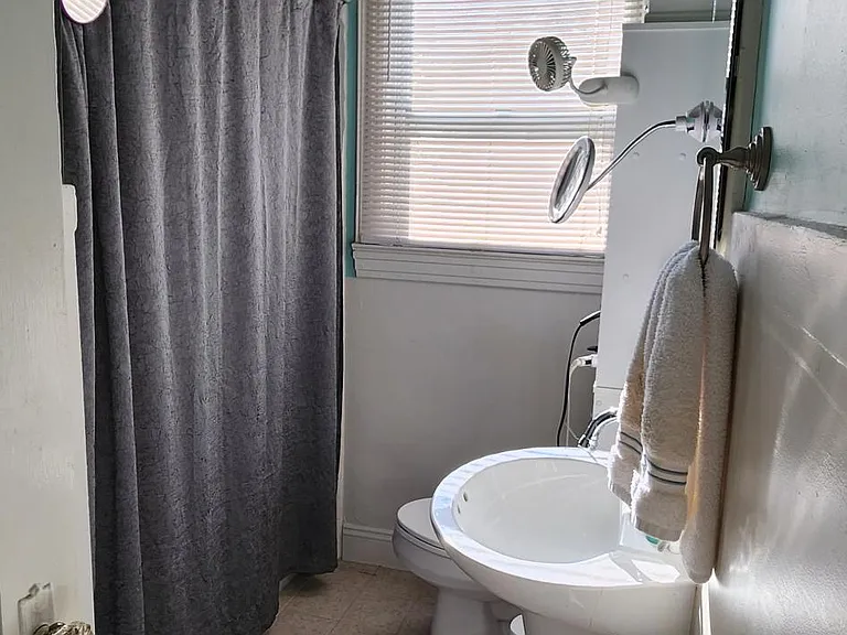 Bathroom (bathroom closet behind door)