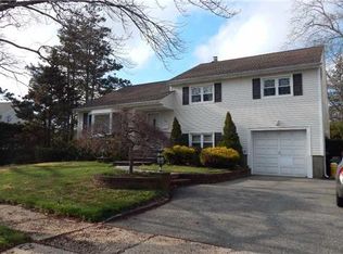 78 Circle Dr, Syosset, NY 11791