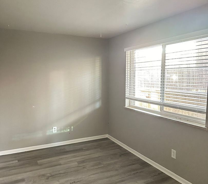 2nd image of 42 W Ida Ave APT 3