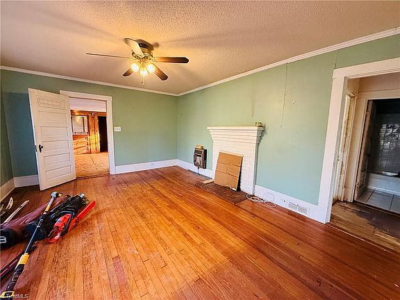 3rd image of 1052 S Recreation Rd