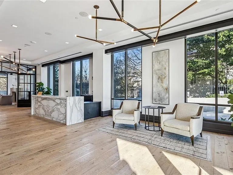 2520 Peachtree Rd #602 — Photo 38
