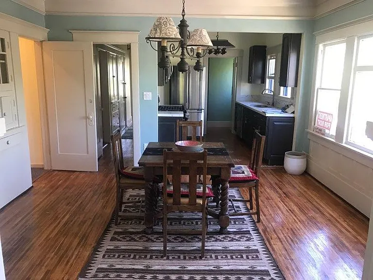 2703 Kenwood Ave — Photo 1