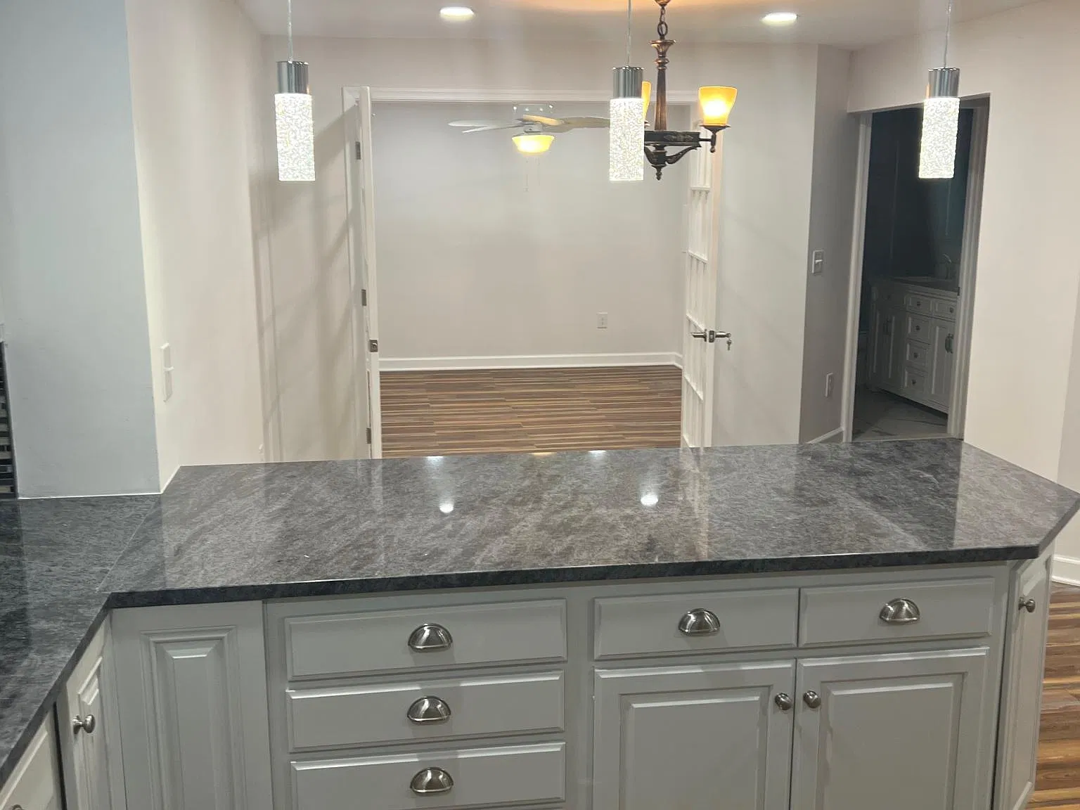2 bed, 1.5 bath, 1200 sqft, $2,300 — Photo 4