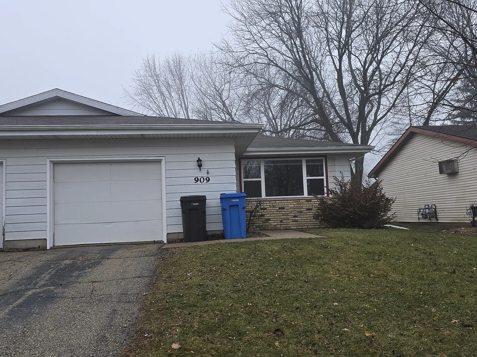 2 bed, 900 sqft, $1,625 — Photo 1