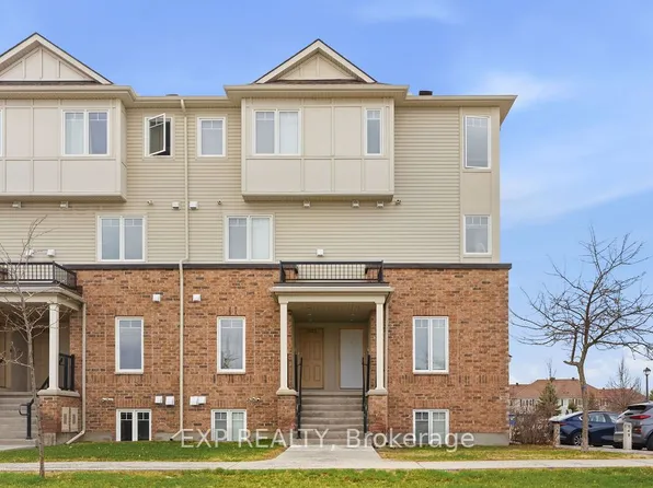2621 Longfields Dr #32, Ottawa, ON K2J 2L7
